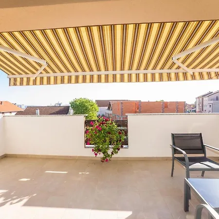 Apartment Maza