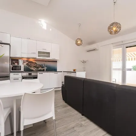 Maza Apartman Zára