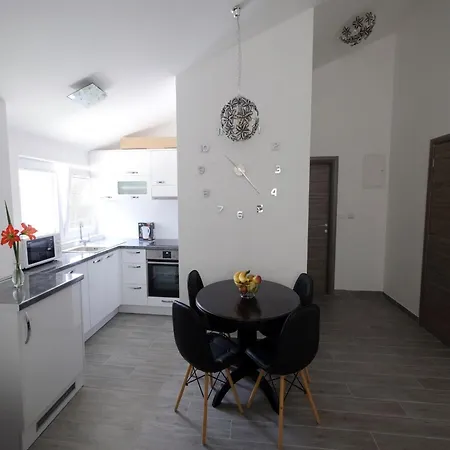 Maza Apartment *