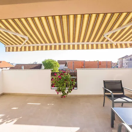 Maza Apartment