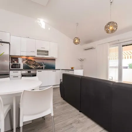 Apartment Maza *